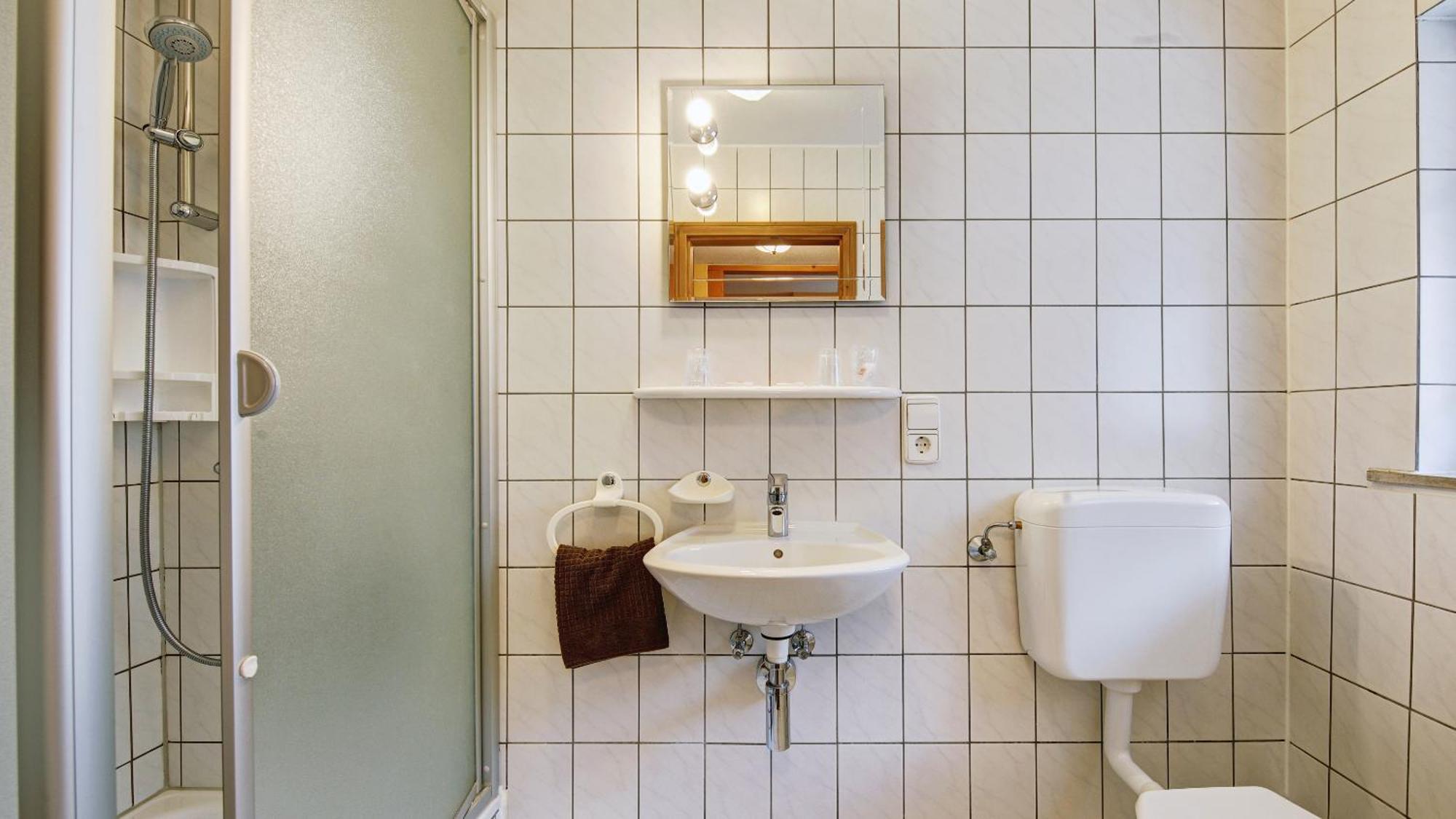 Huttlingen Landgasthof Falken الغرفة الصورة